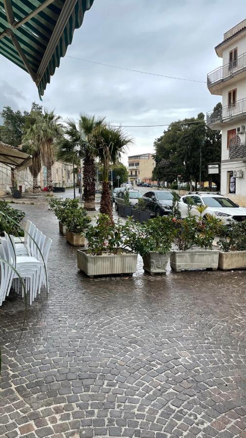 Casa Vacanze Antico Cortile Delle Palme Vila Villagrazia Di Carini Exterior foto