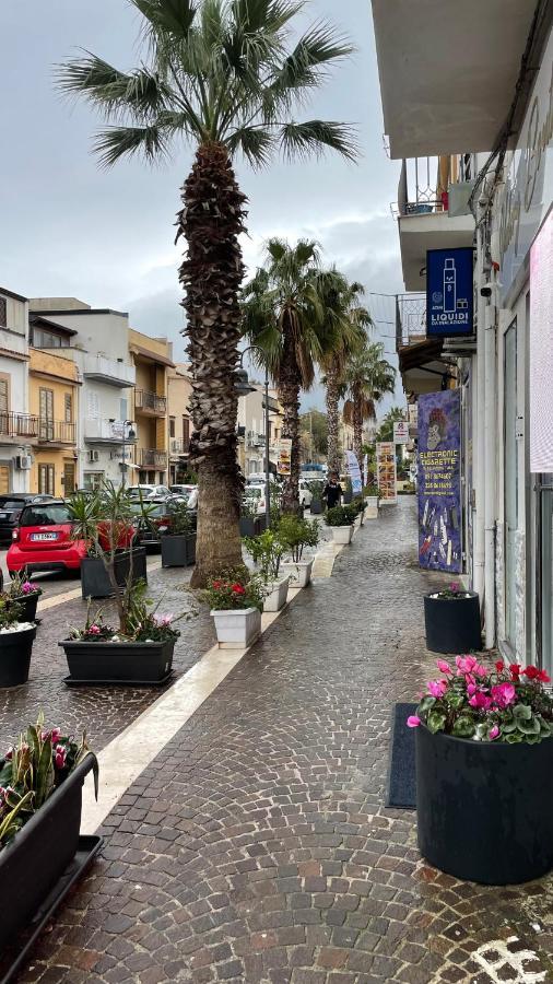 Casa Vacanze Antico Cortile Delle Palme Vila Villagrazia Di Carini Exterior foto