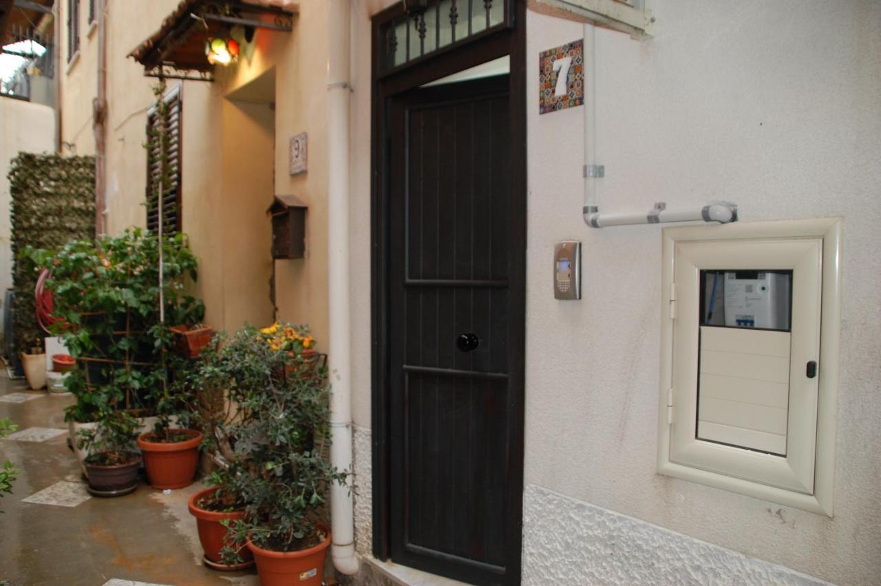 Casa Vacanze Antico Cortile Delle Palme Vila Villagrazia Di Carini Exterior foto