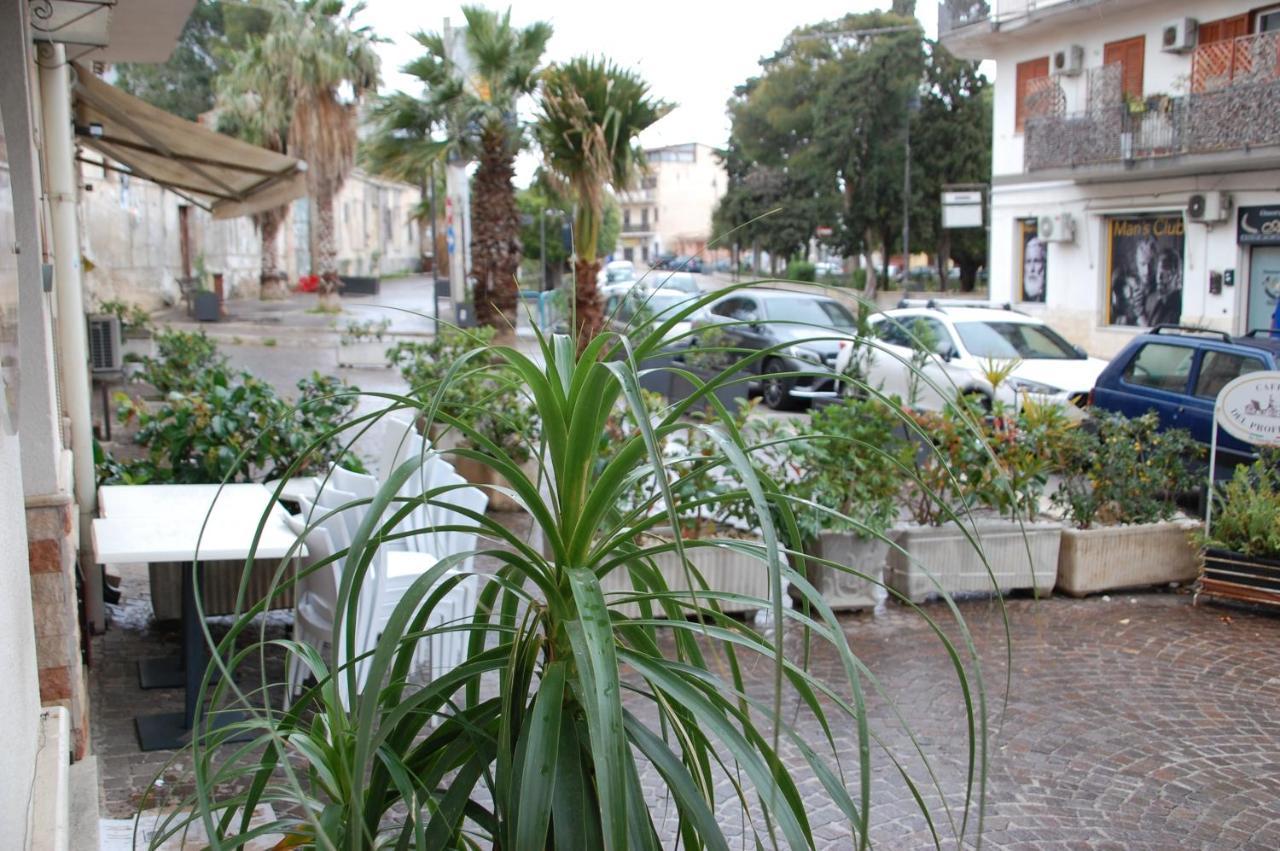 Casa Vacanze Antico Cortile Delle Palme Vila Villagrazia Di Carini Exterior foto