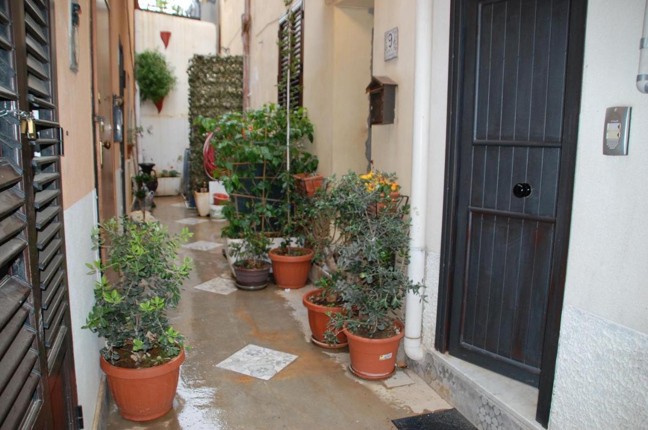 Casa Vacanze Antico Cortile Delle Palme Vila Villagrazia Di Carini Exterior foto